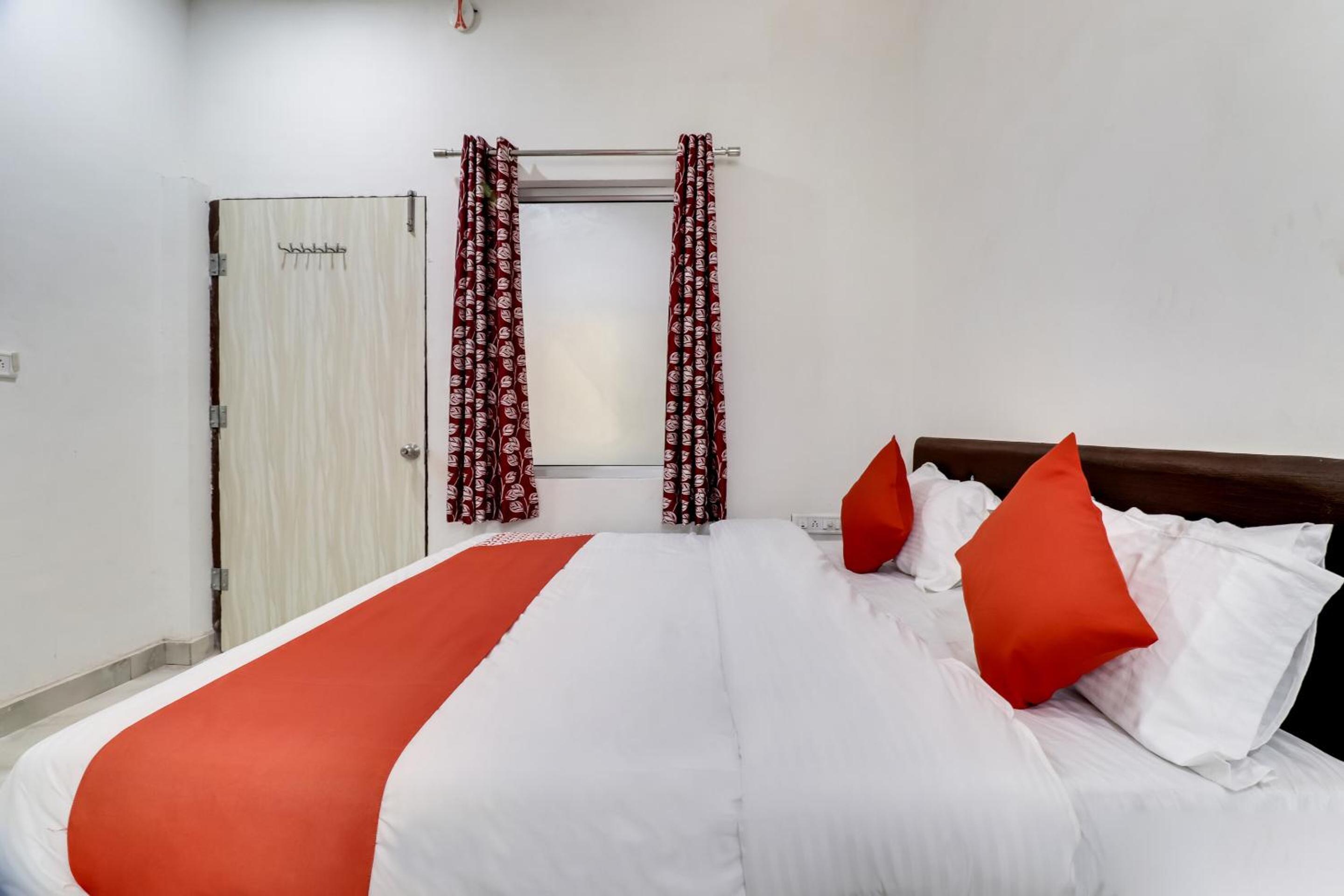 Flagship Hotel Rj18