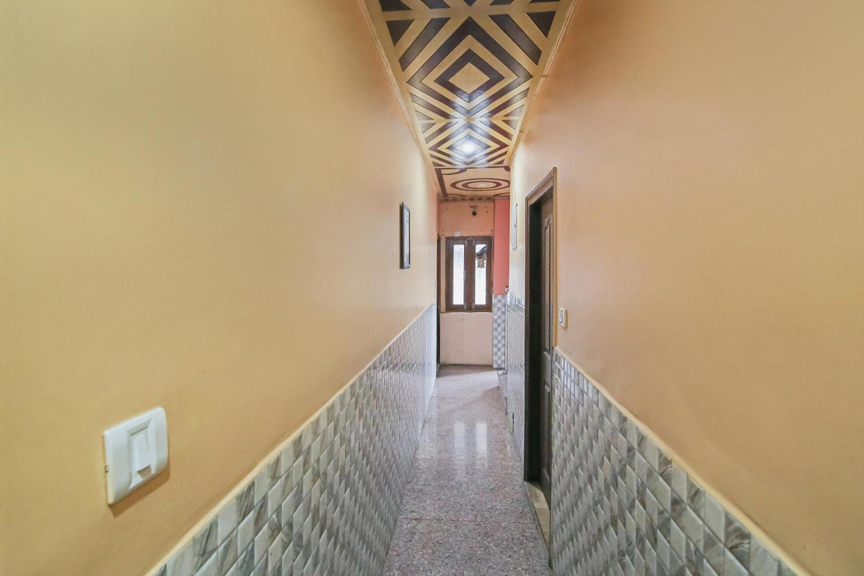 OYO Royal Inn