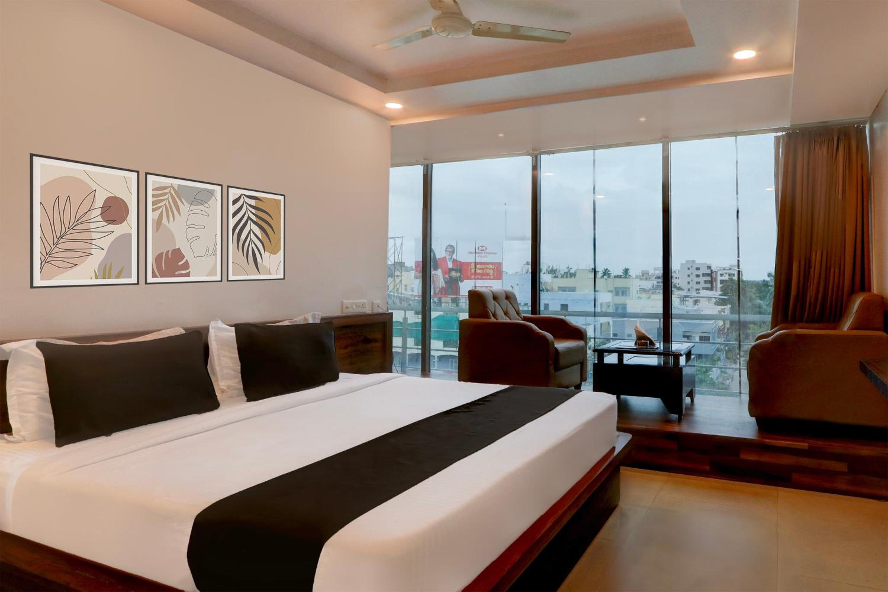 OYO Hotel Vaishnavi Grand