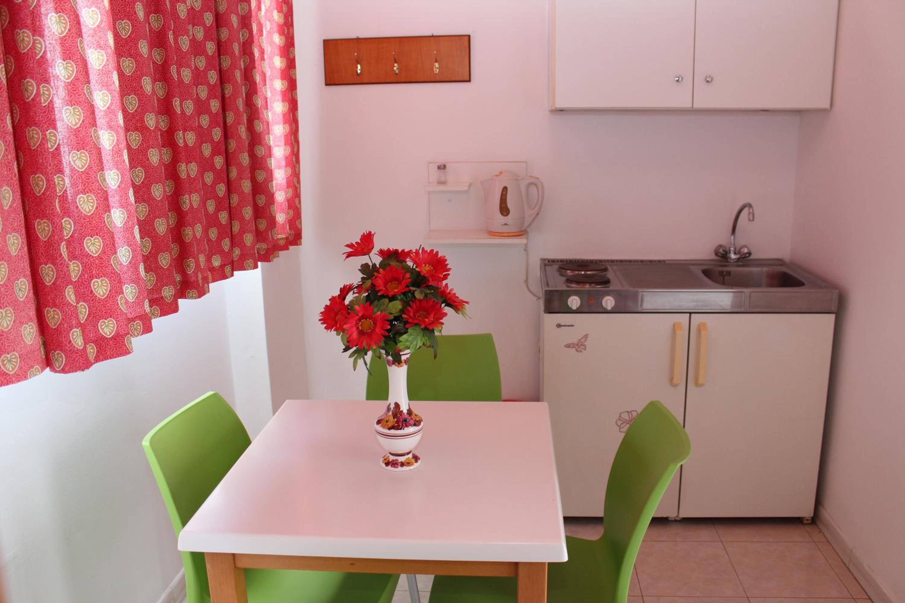 Elarin studios & apartments