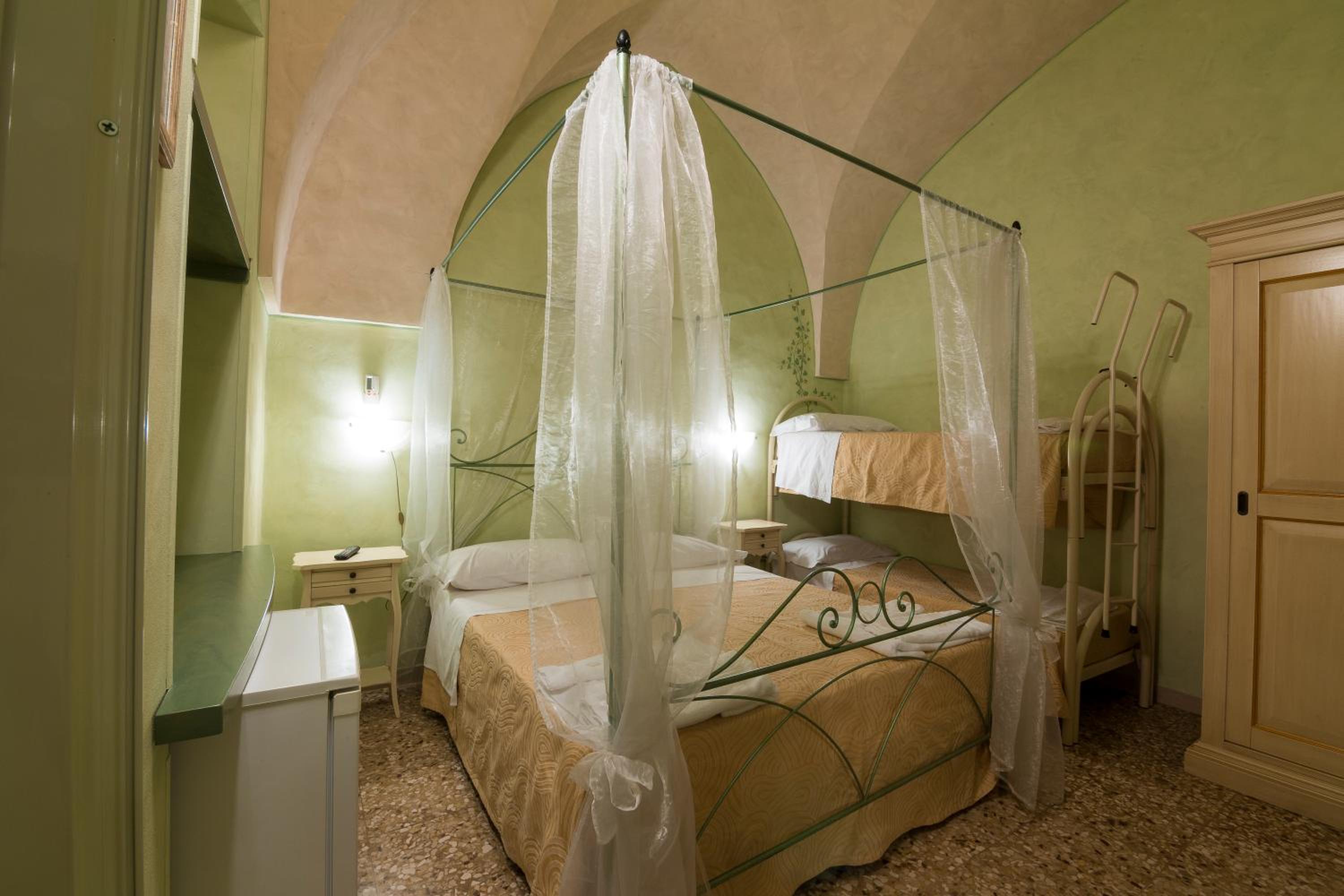 Triple Room photo 2