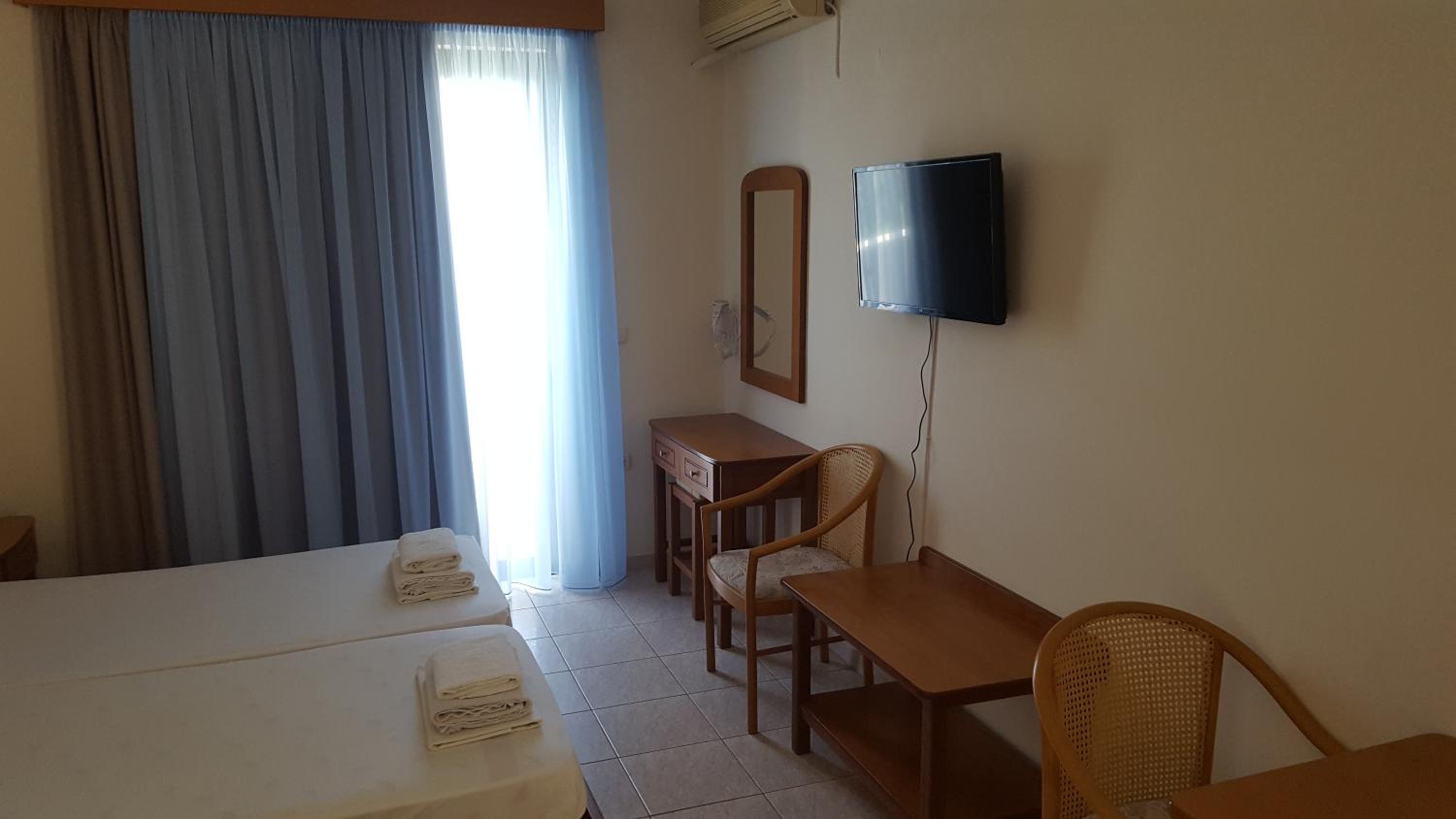 Studio (3 Adults)