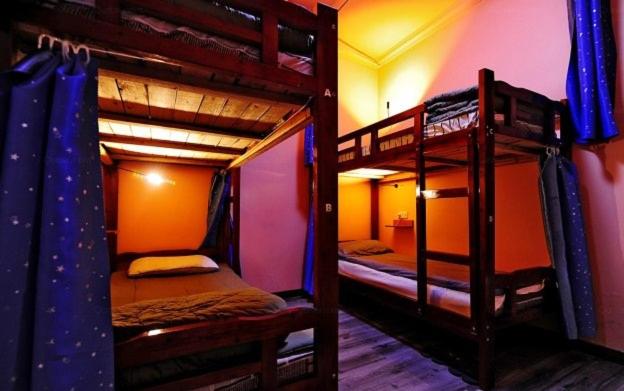 Bed in 4-Bed Male Dormitory Room photo 1