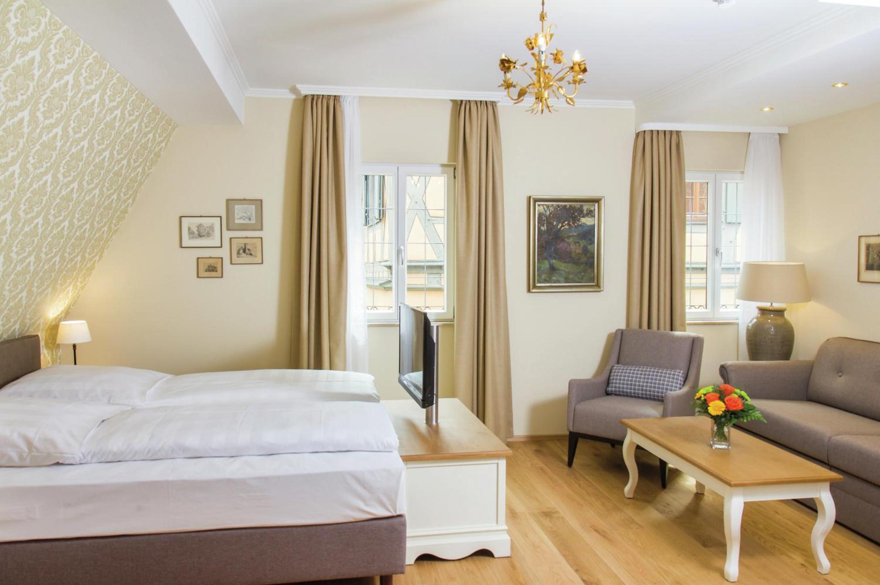 Deluxe Double Room - Photo 10