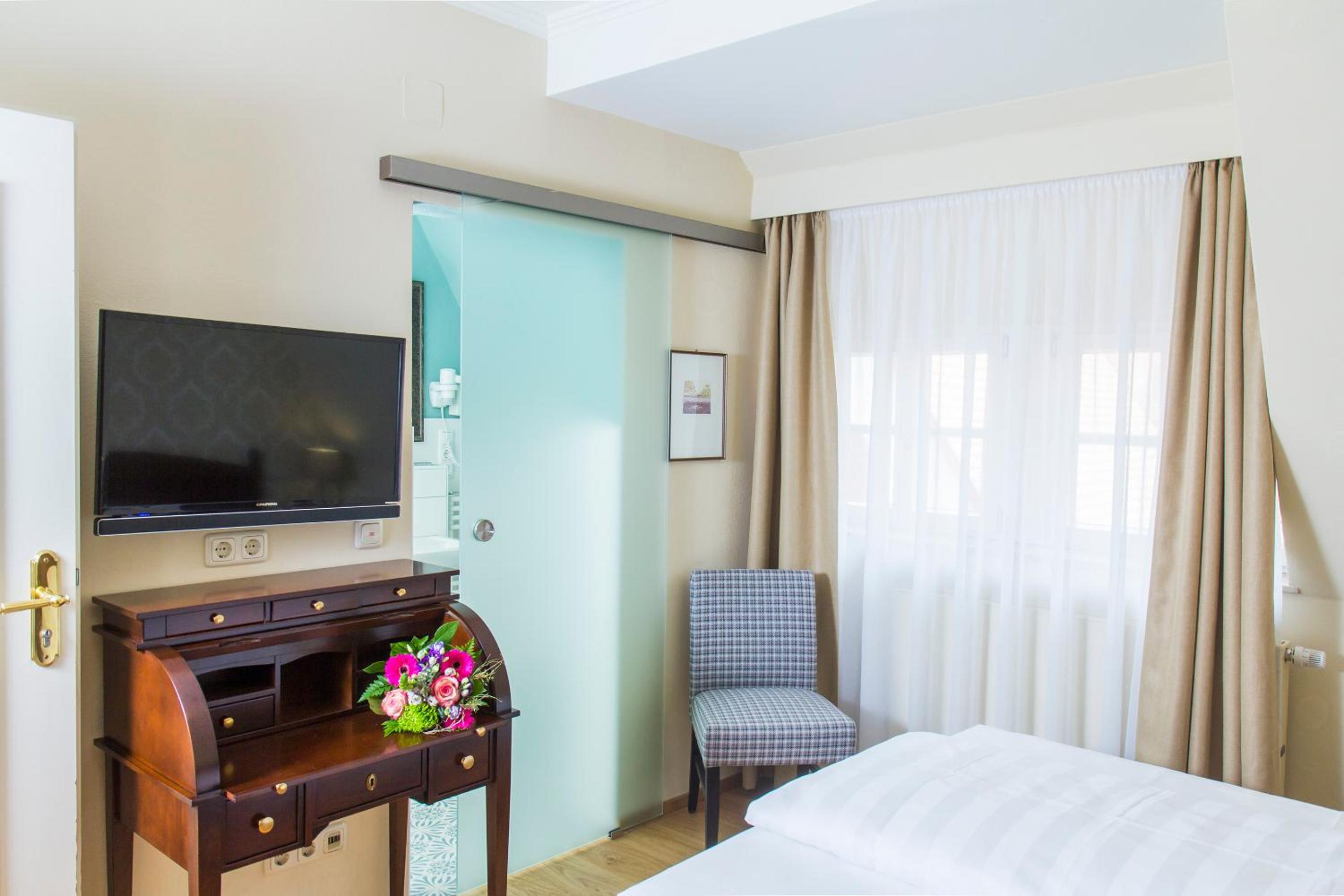 Standard Double Room - Photo 6