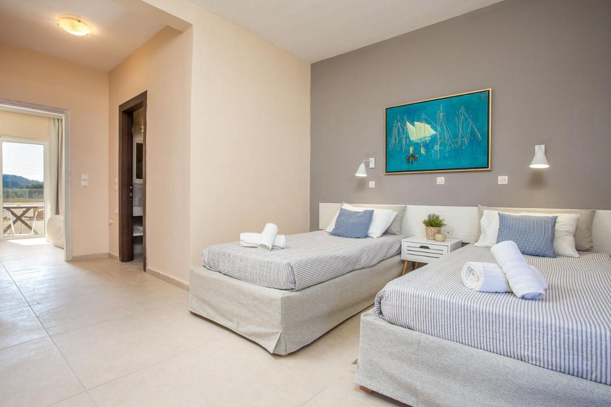 Family Room with Garden View photo 3