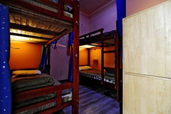 Bed in 4-Bed Male Dormitory Room photo 3