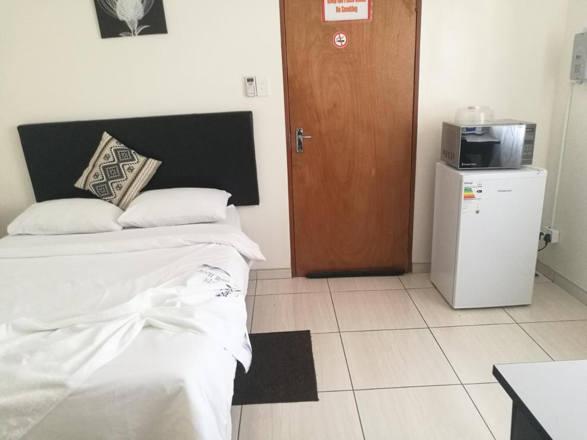 Standard Single Room with Shower photo 3