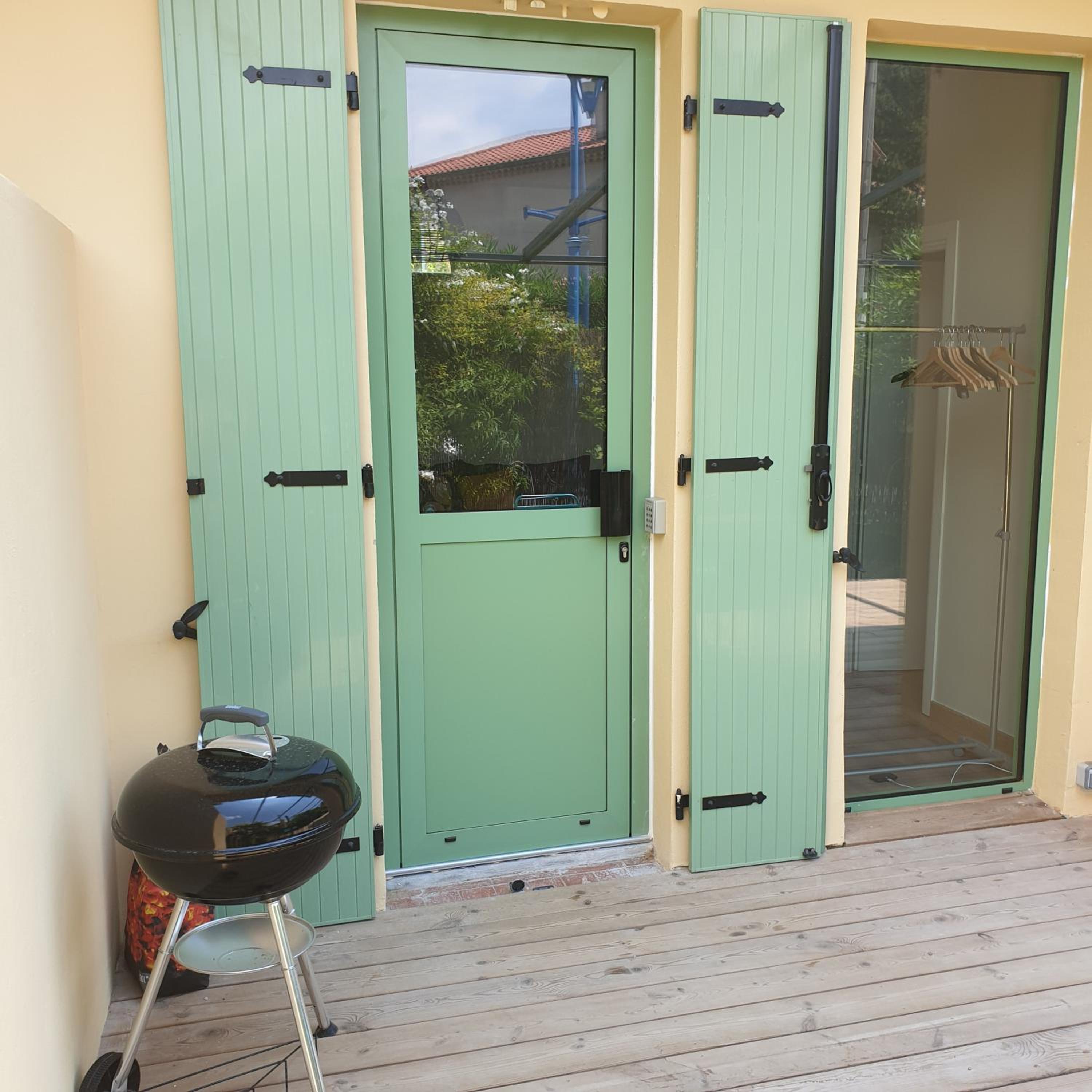Apartment with Balcony photo 2