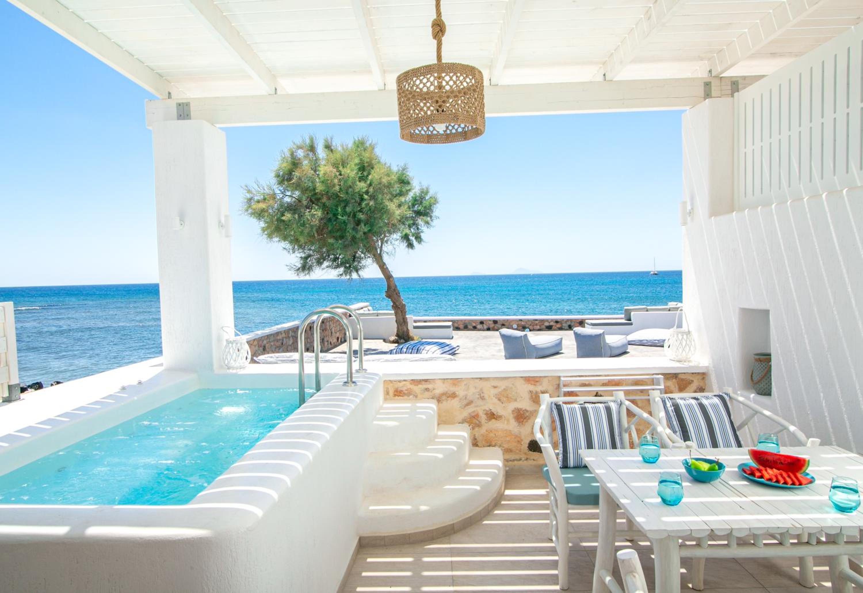 Premier Suite with outdoor private hot tub & beach front 