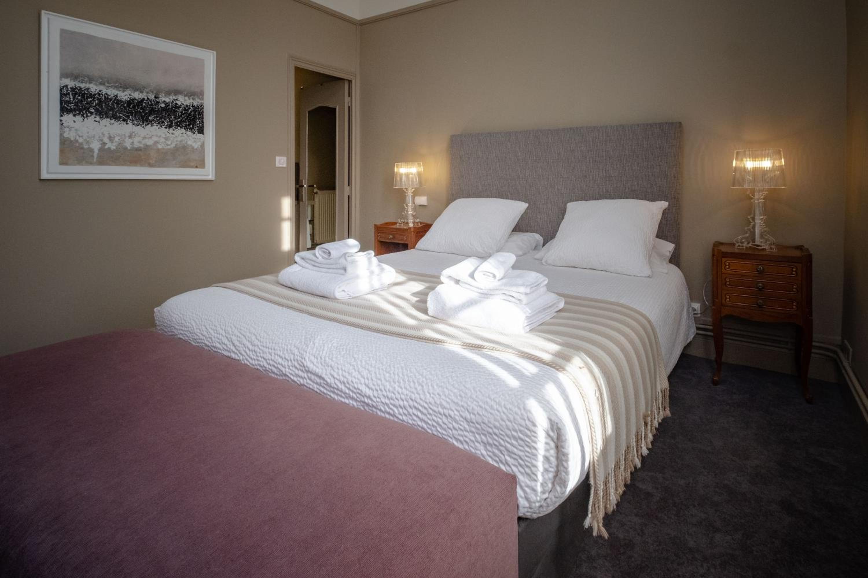 White Double Room - Photo 2