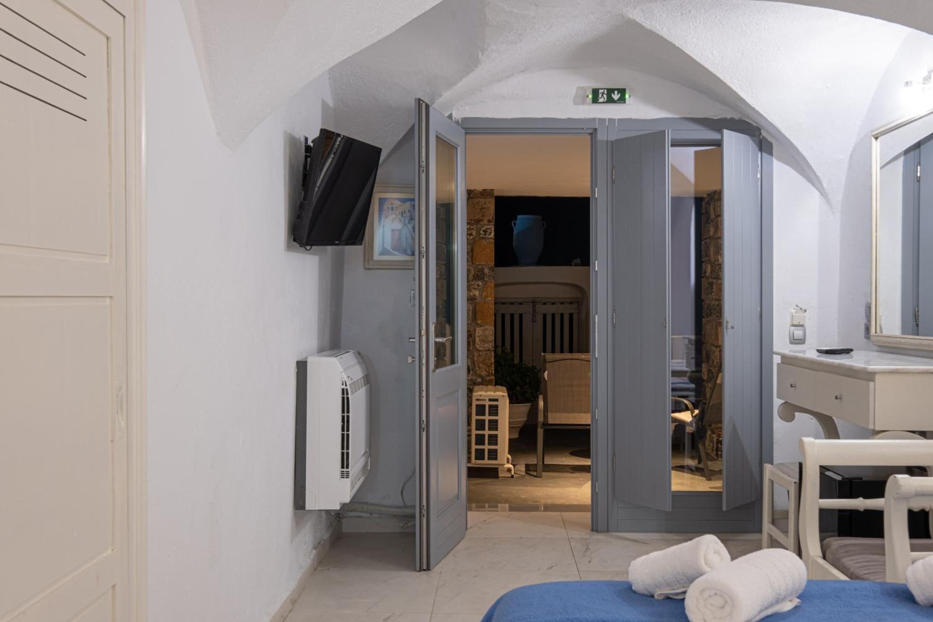 Superior Triple Room with Caldera View photo 2