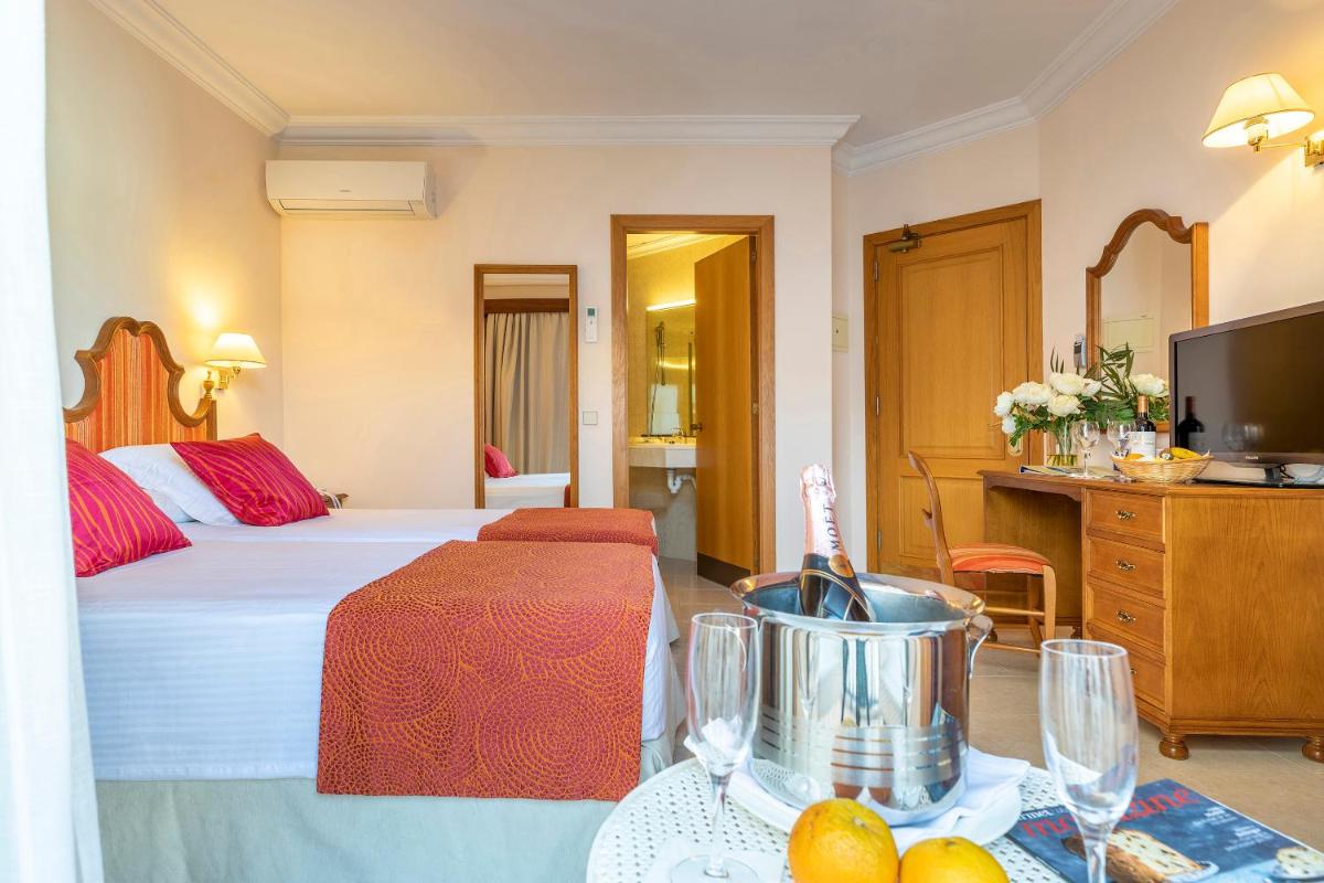 Standard Twin Room - Photo 3