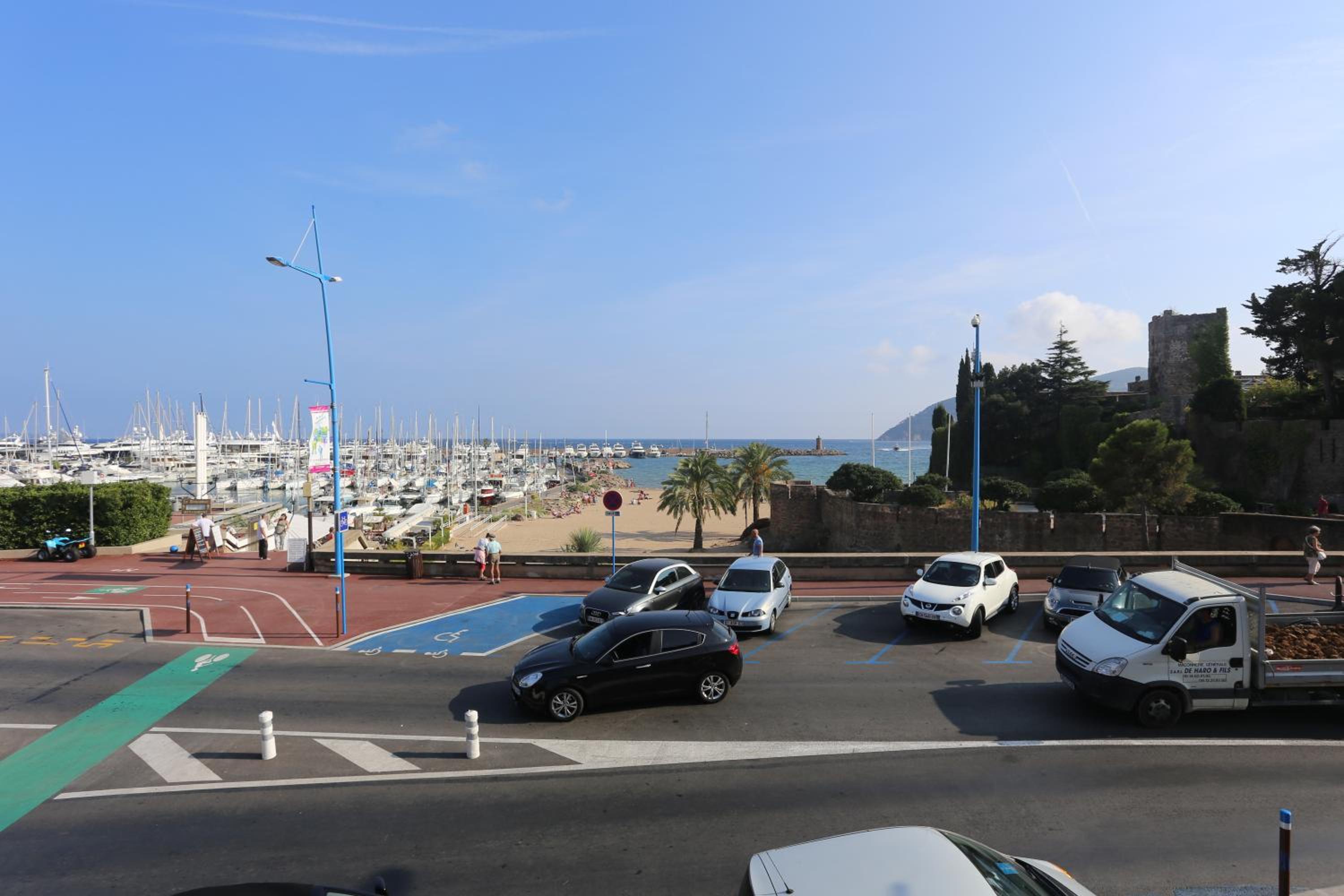 One-Bedroom Apartment with Terrace and Sea View photo 1