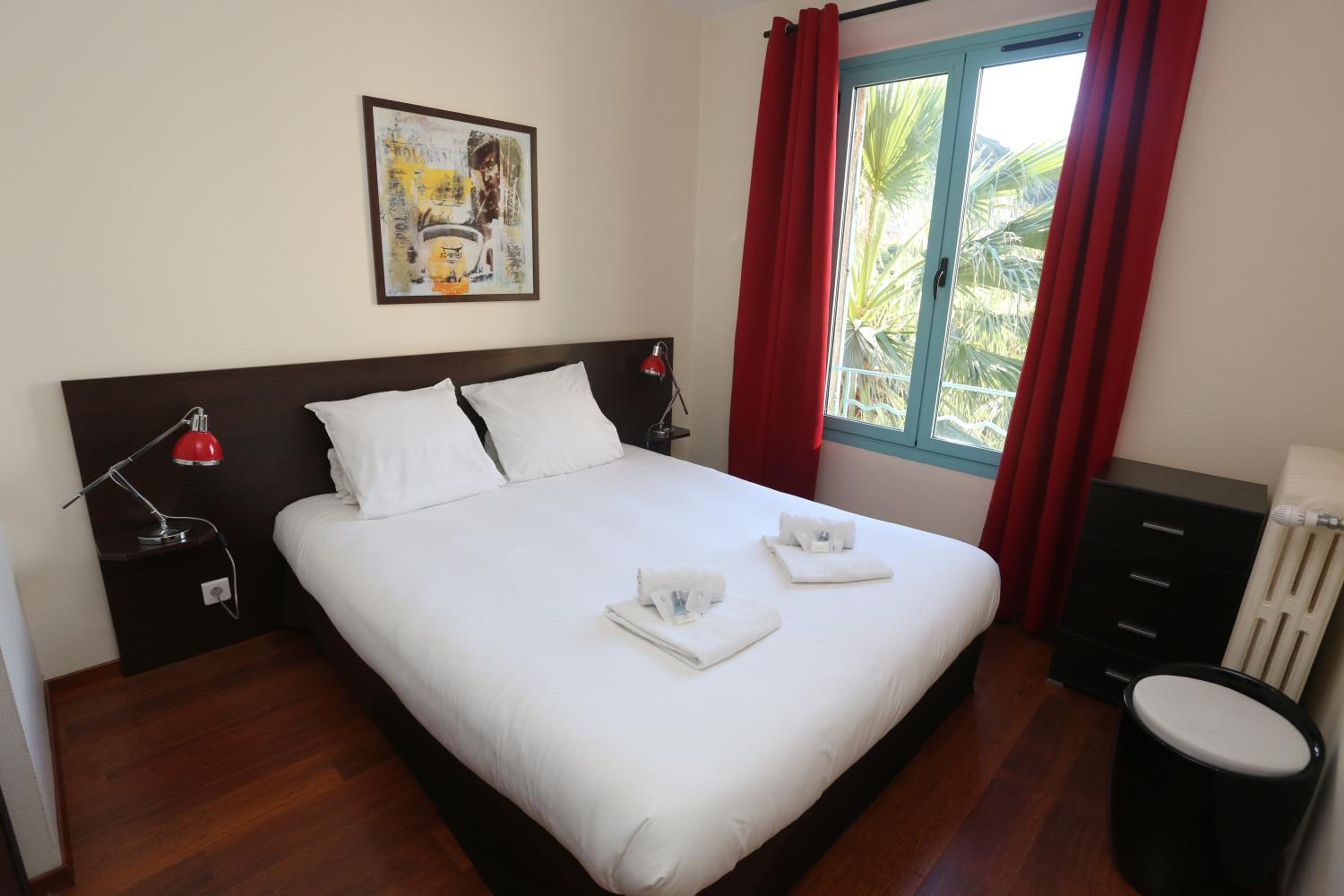 One-Bedroom Apartment with Terrace and Sea View photo 3