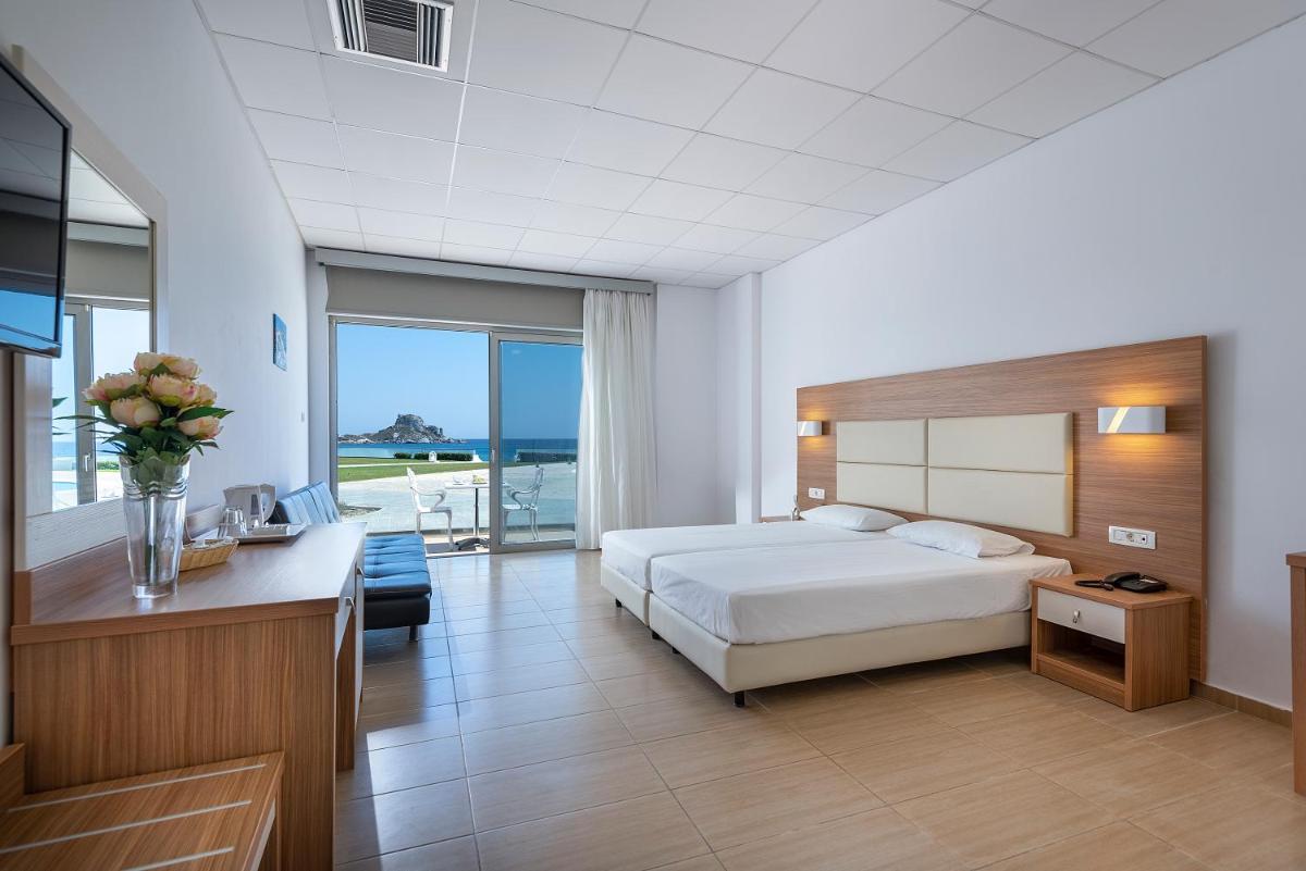 Superior Triple Room with Sea View photo 2