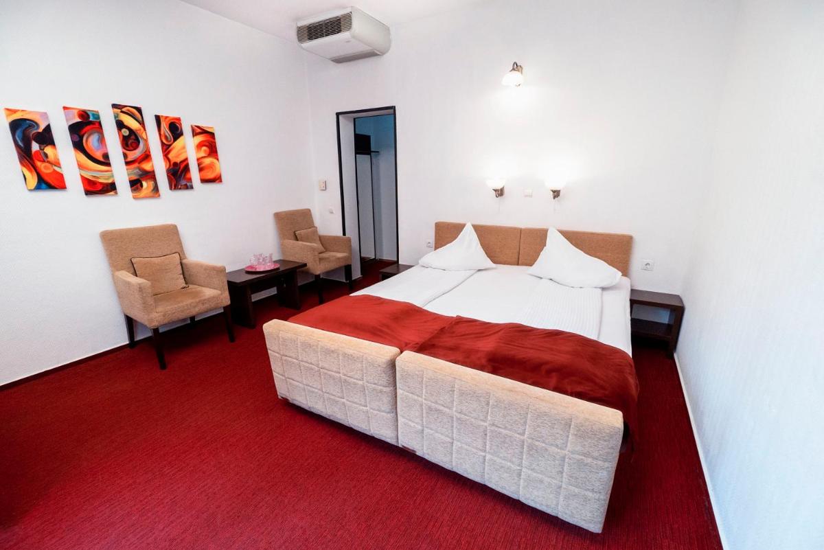 Junior Suite Building B with Pool Access