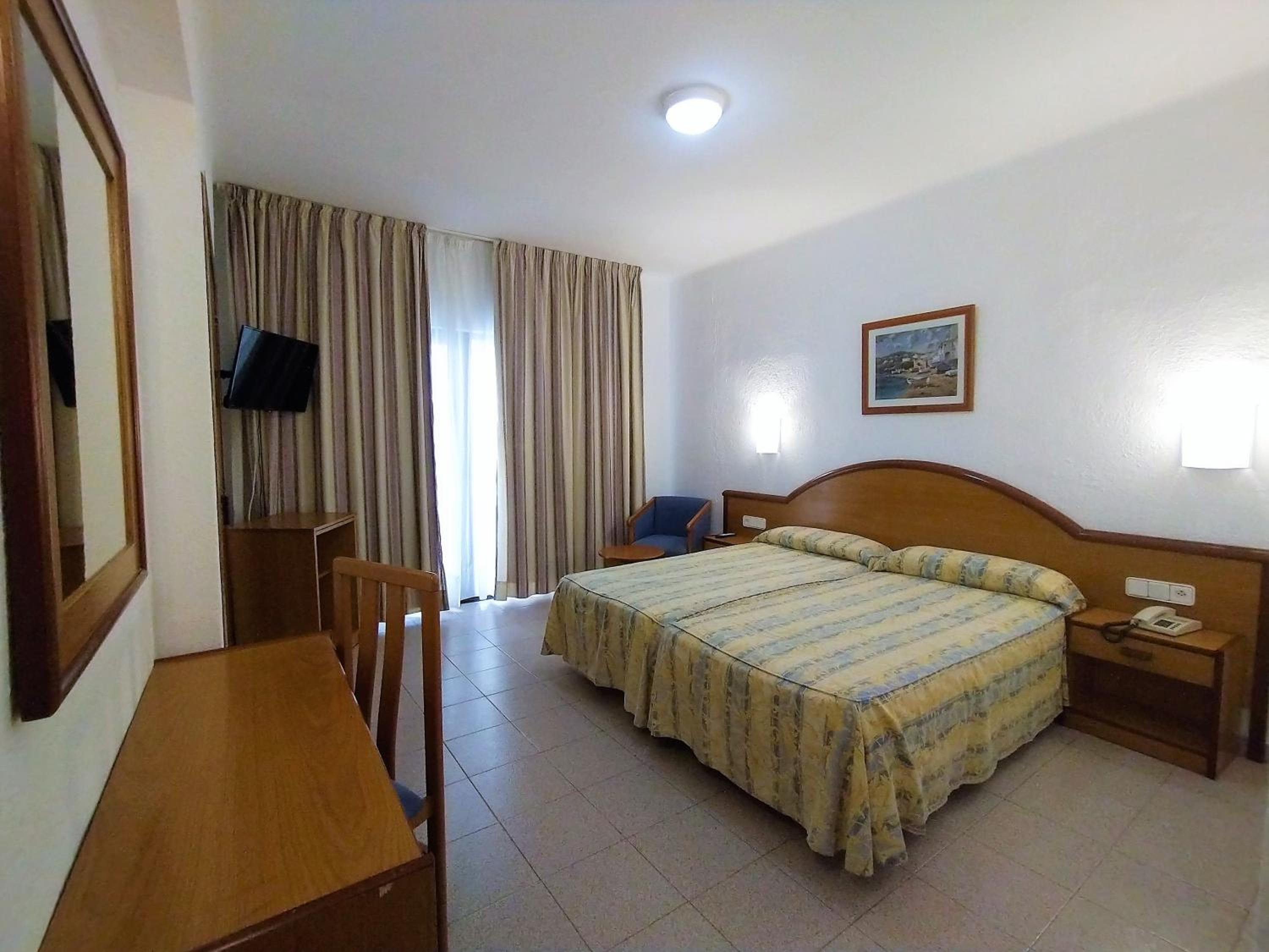 Twin Room with Terrace photo 2