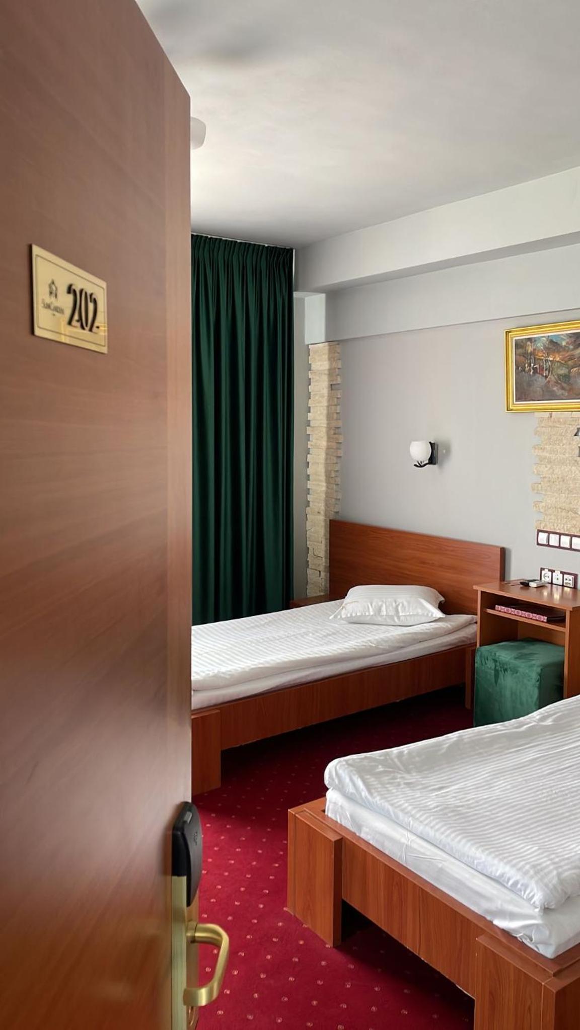 Standard Twin Room photo 2
