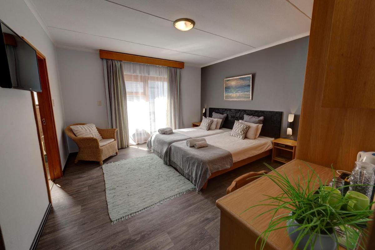 Deluxe Double Room with Balcony photo 2