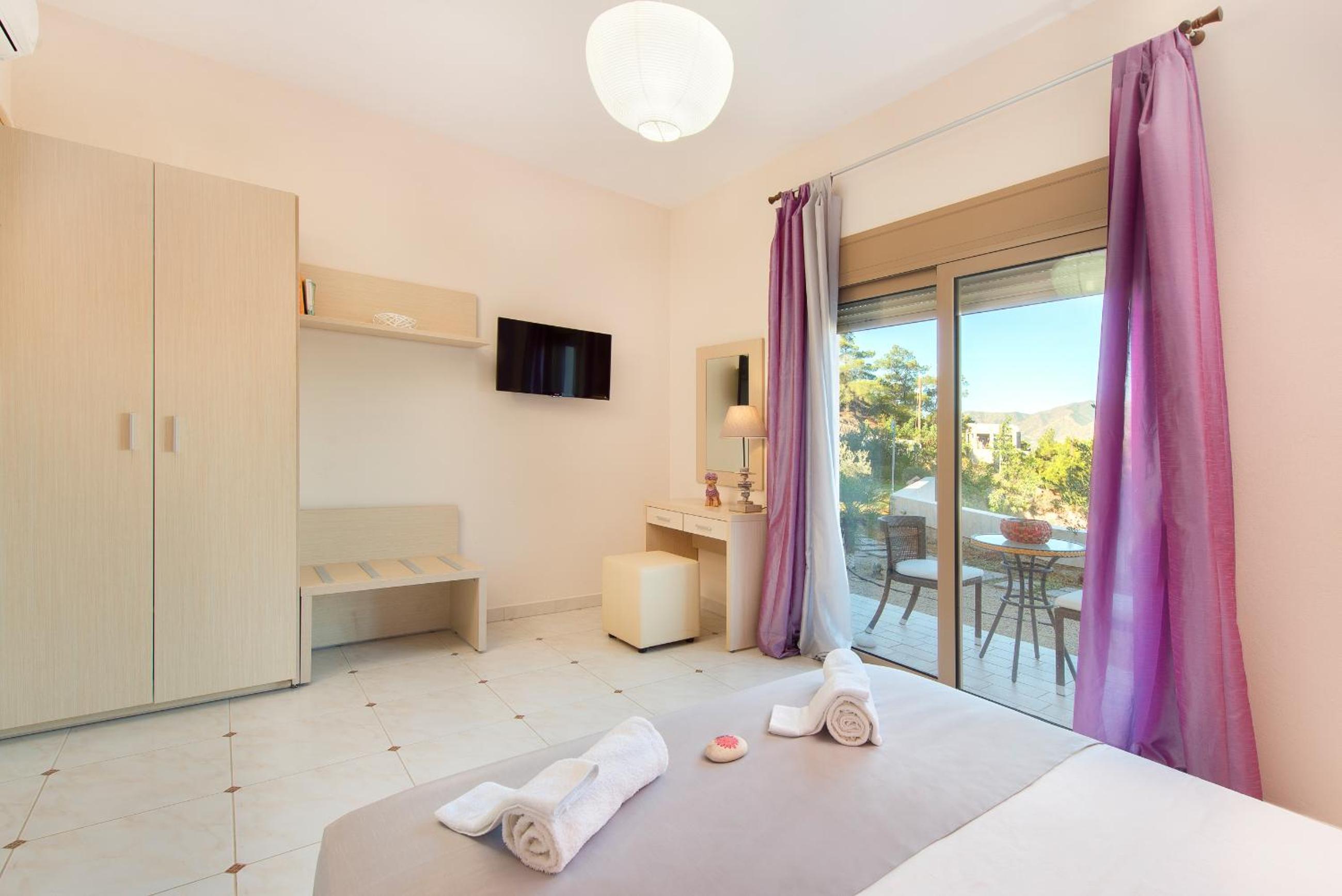 Basic Triple Room photo 2
