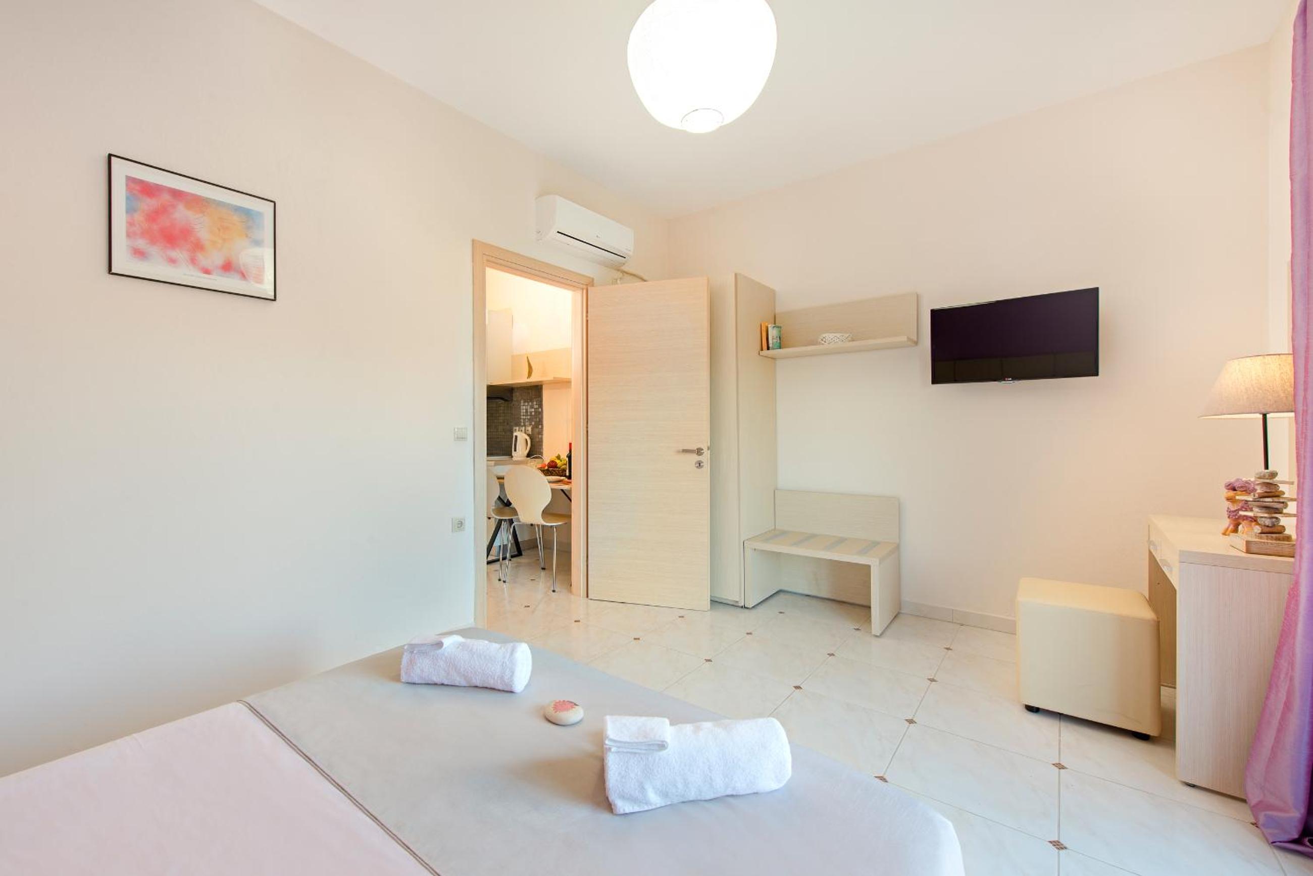 Basic Triple Room photo 3