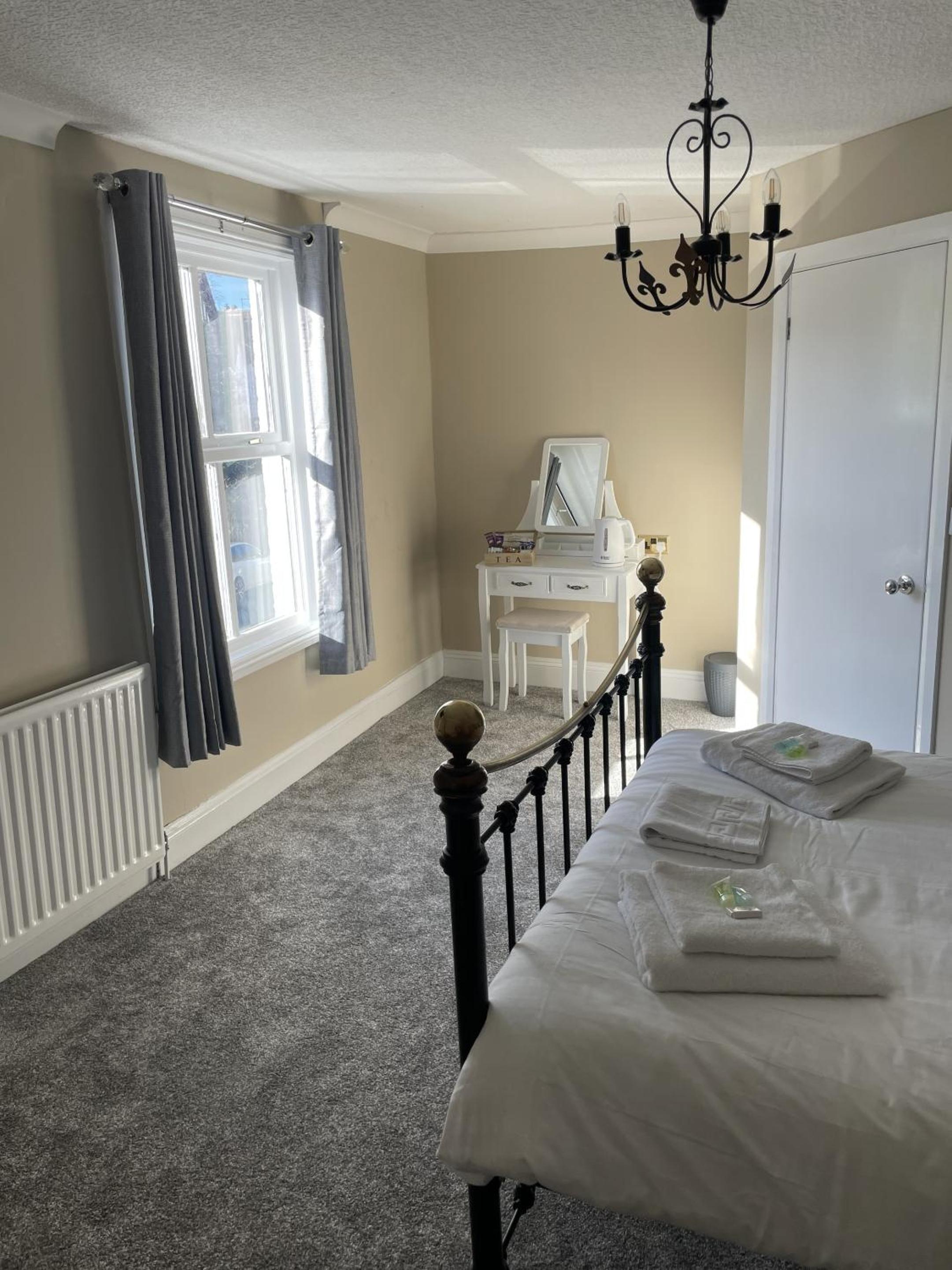 Standard Double Room - Photo 5