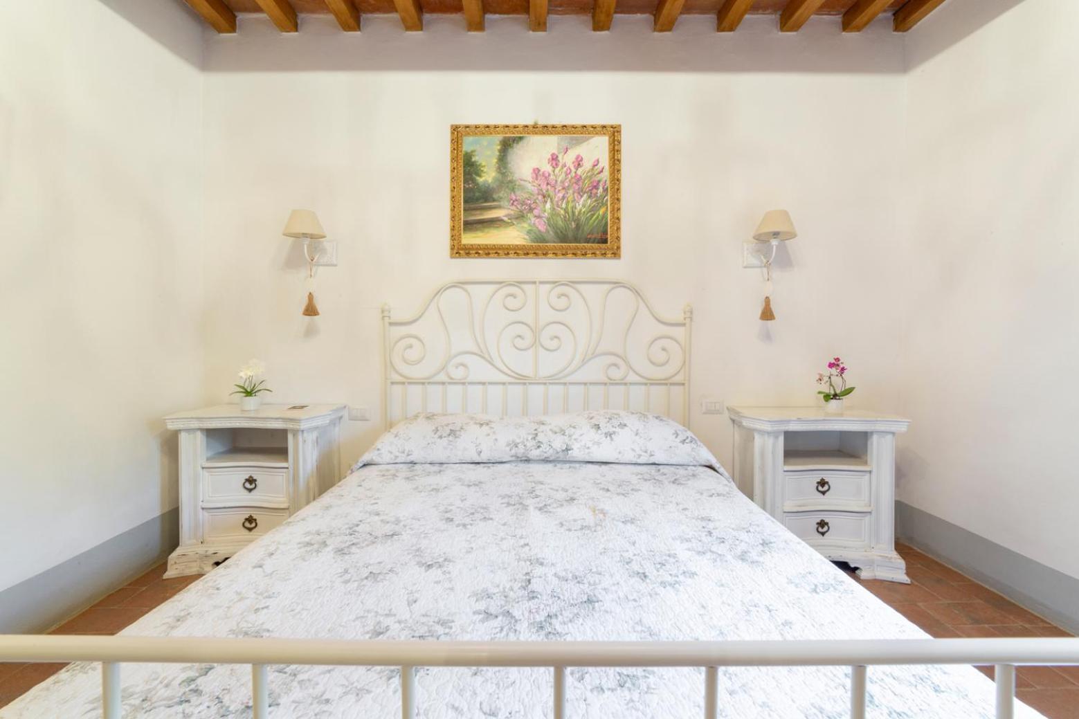 Double Room with Private Bathroom - Photo 4