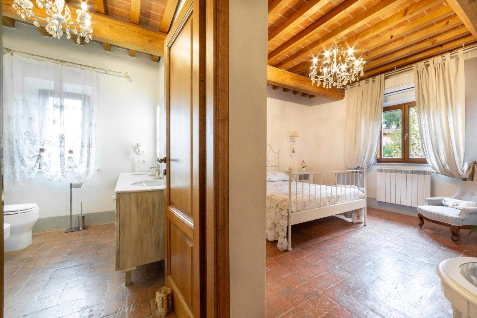 Double Room with Private Bathroom - Photo 6