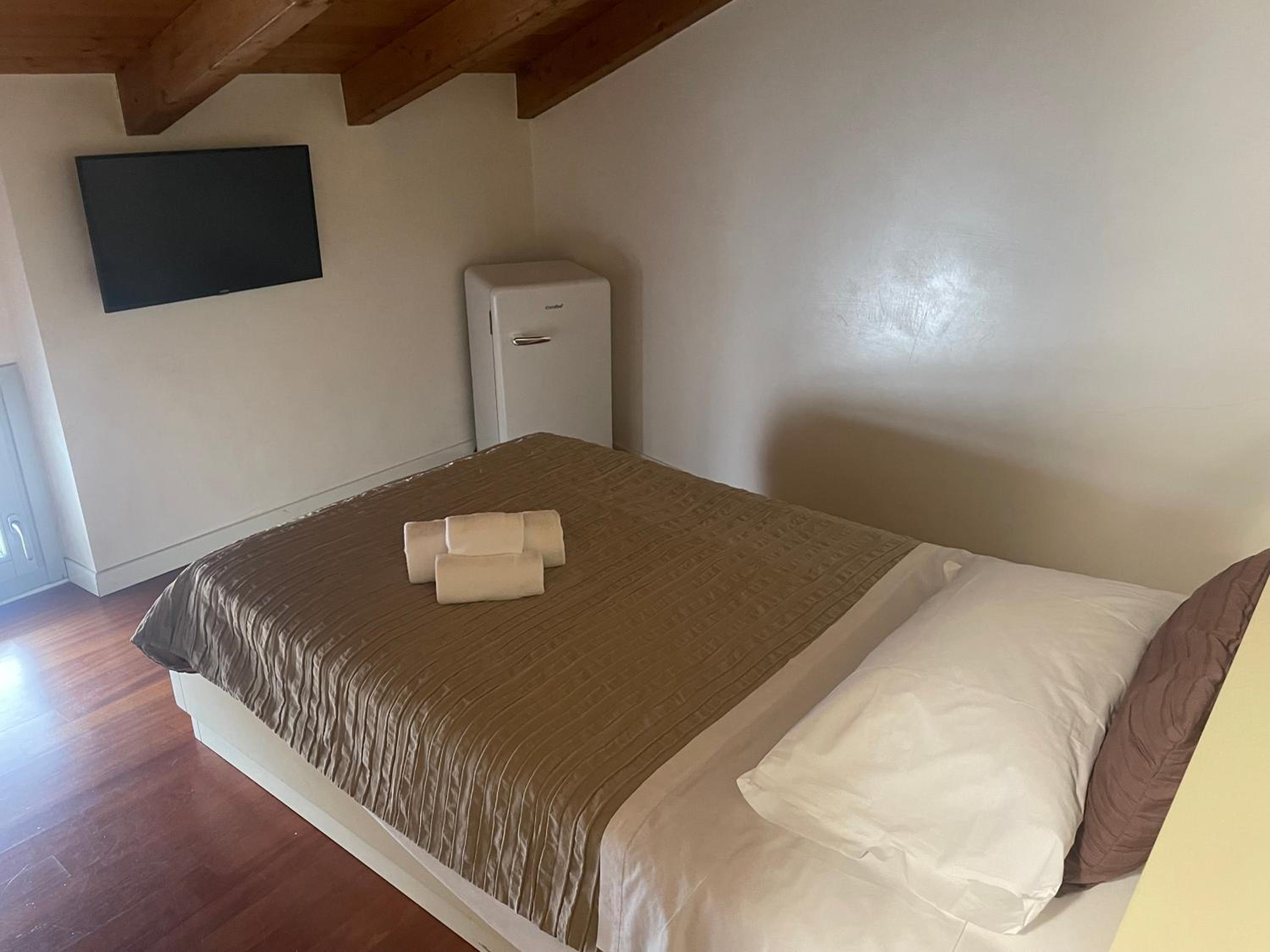 Budget Double Room photo 3