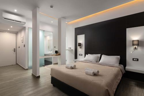 Deluxe Double Room with Side Sea View