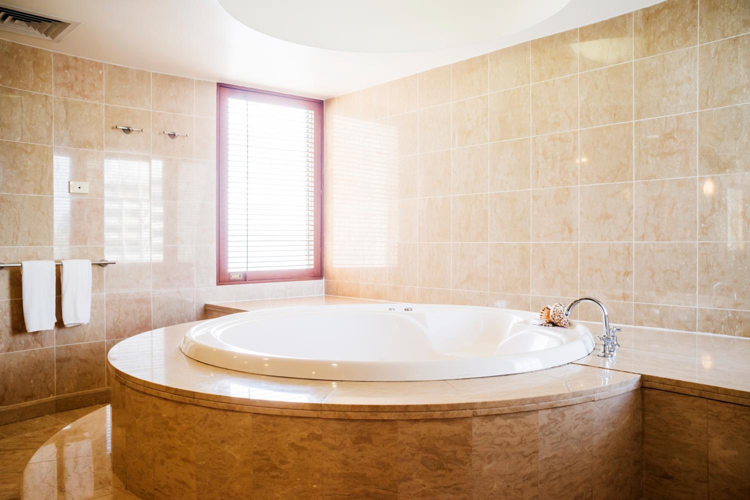 Jacuzzi