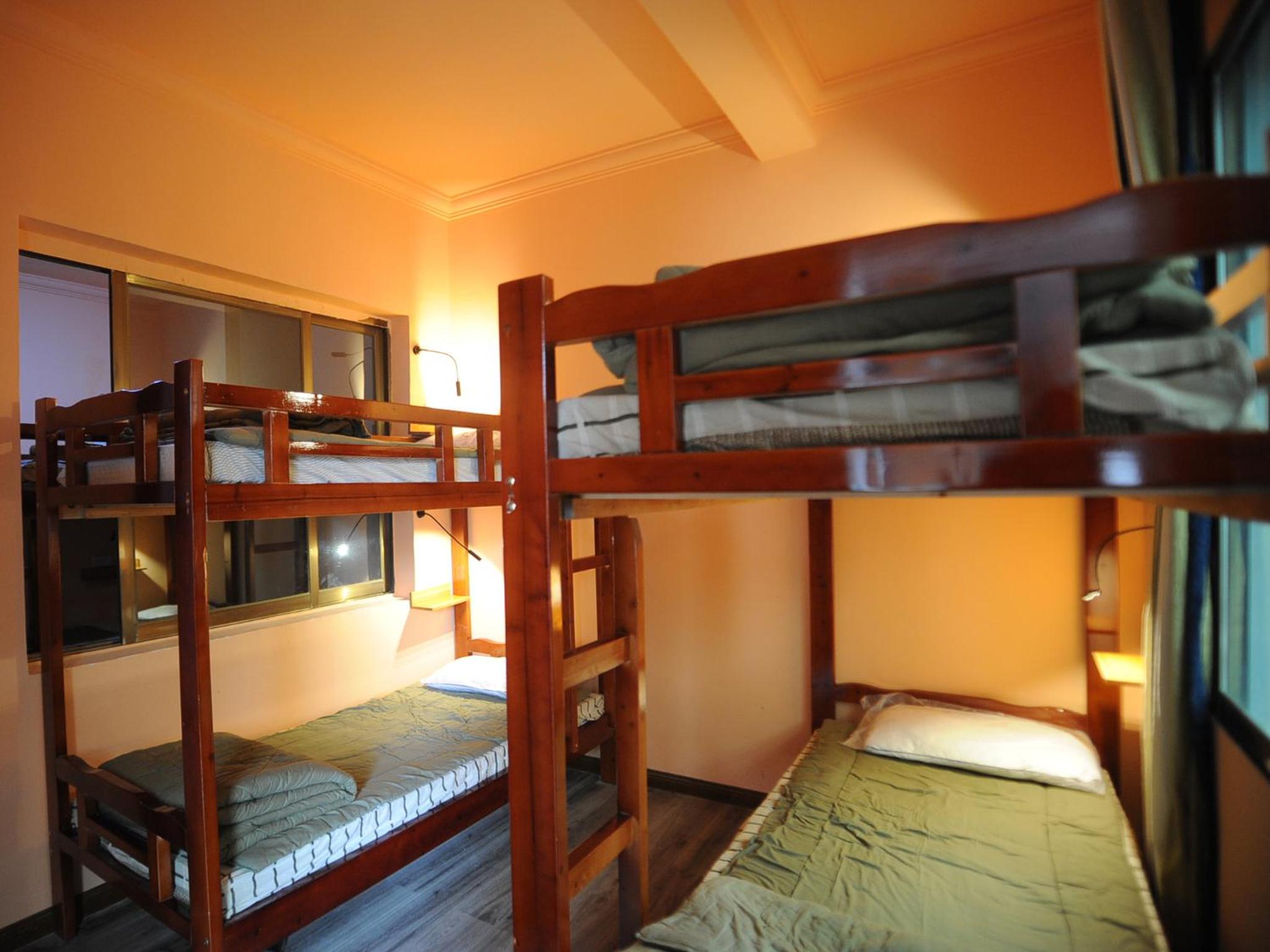 Bed in 8-Bed Dormitory Room photo 1