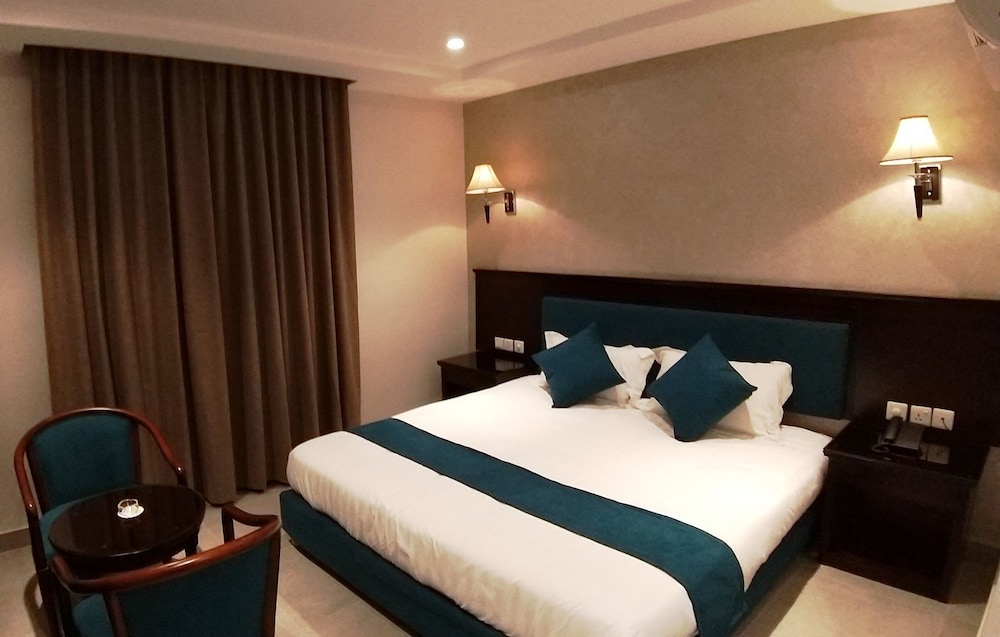 Deluxe Suite photo 2
