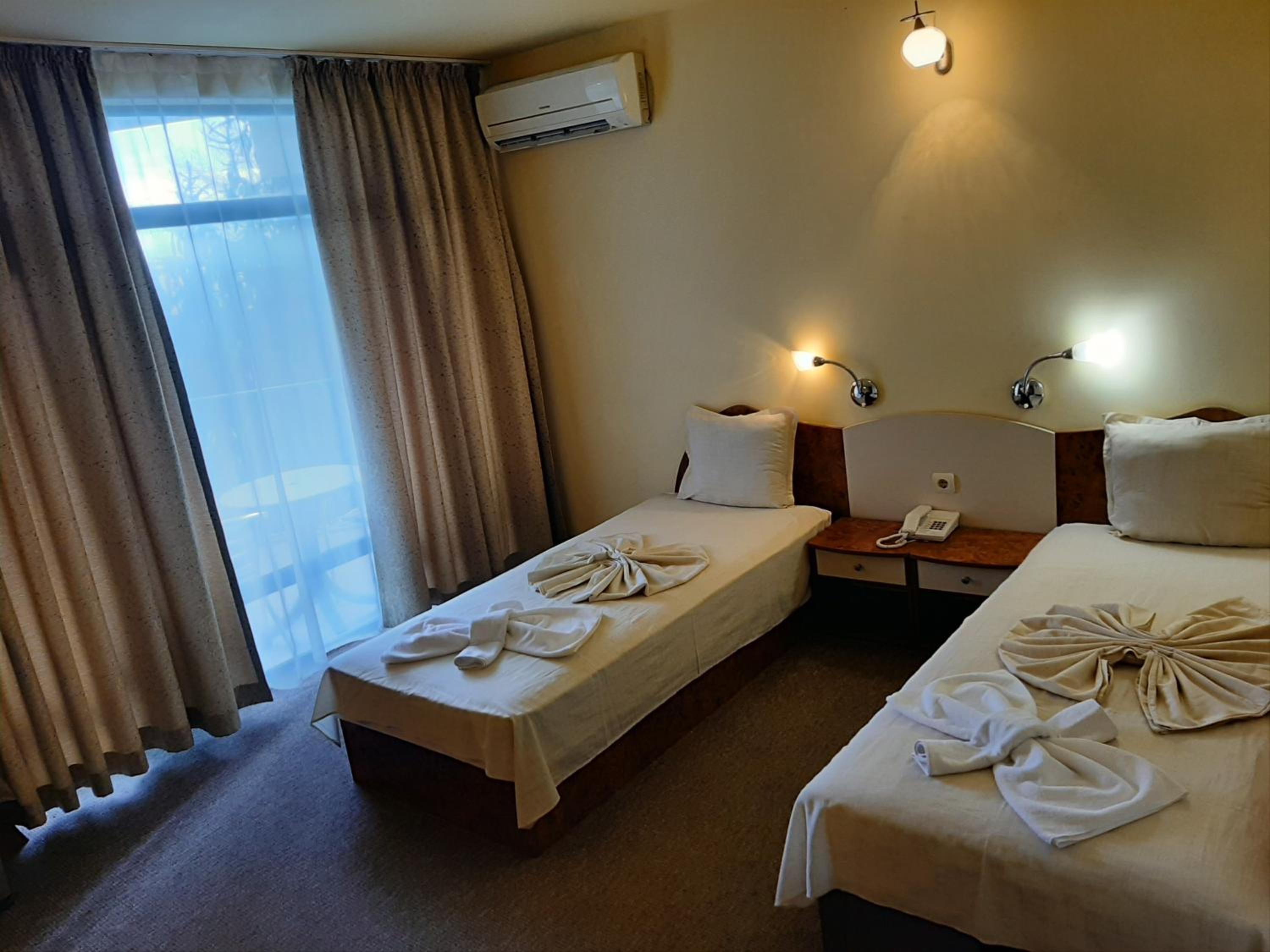 Twin Room with Extra Bed (3 Adults)