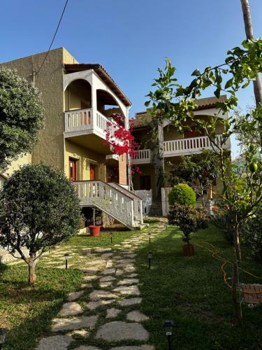Studio (2 Adults)
